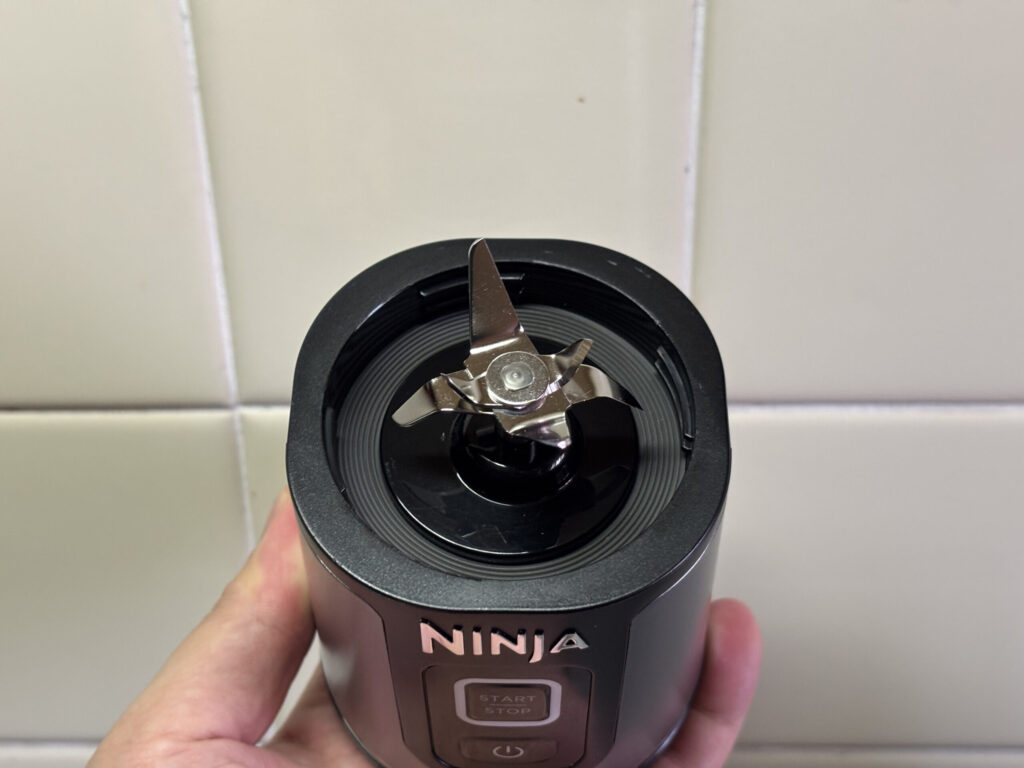 Ninja Blastのミキサーのブレードと本体部分